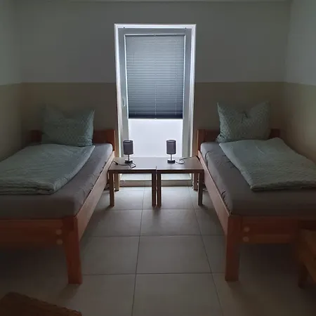 Pauline Apartment *